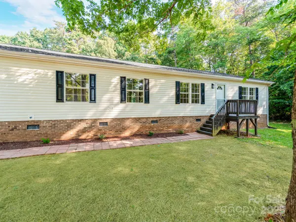 1219 Foxlaire DR, Denver, NC 28037