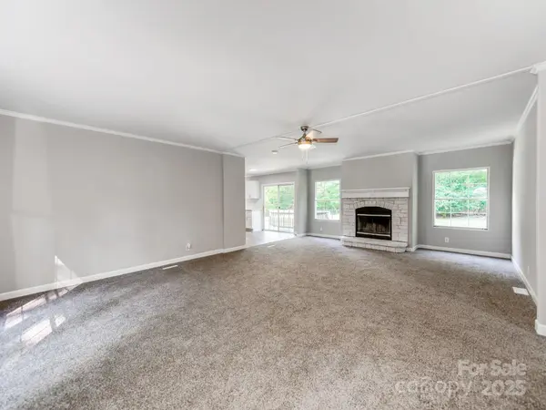 1219 Foxlaire DR, Denver, NC 28037