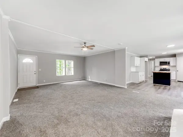 1219 Foxlaire DR, Denver, NC 28037