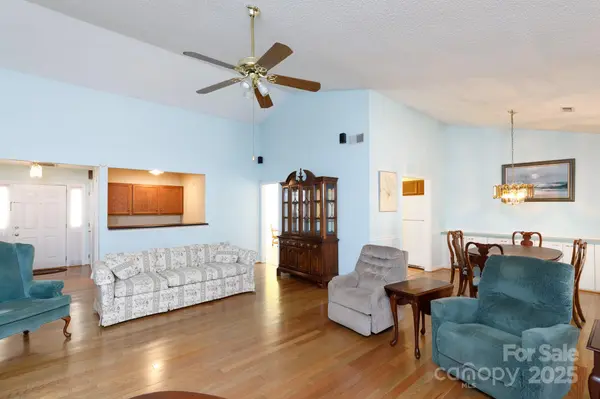 13506 Stephendale DR, Charlotte, NC 28273