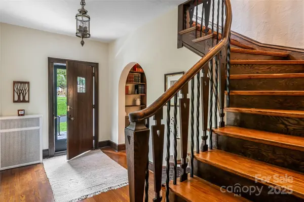 21 Lynwood RD, Asheville, NC 28804