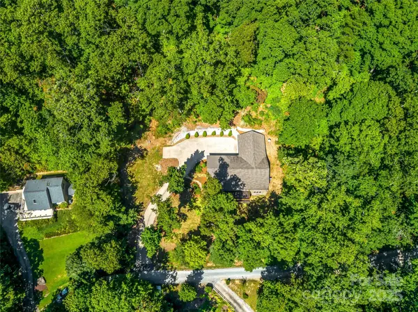 71 Willow BND, Hendersonville, NC 28792