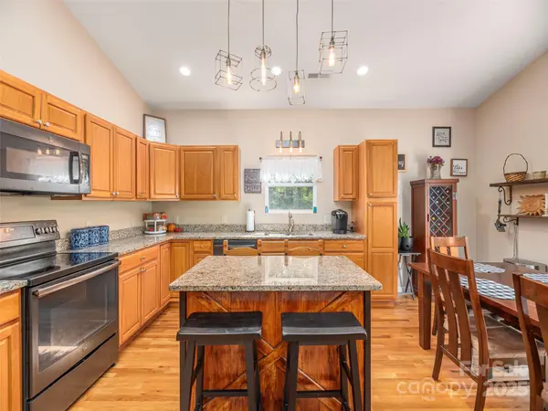26 Azalea DR, Clyde, NC 28721