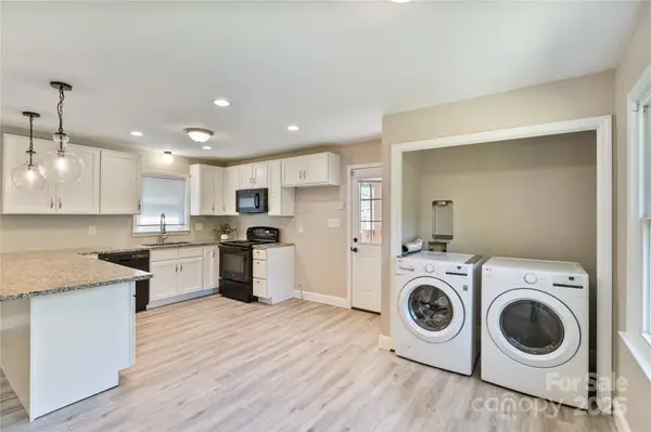 6106 Cambridge DR, Harrisburg, NC 28075