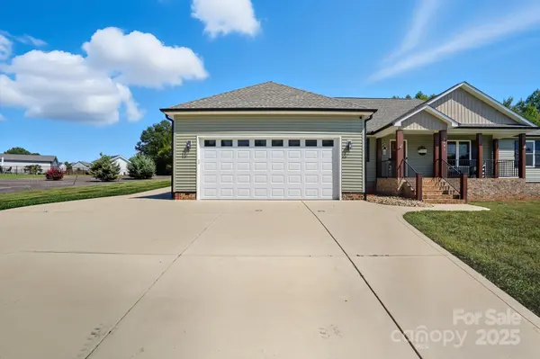 3482 Storybrook LN, Sherrills Ford, NC 28673