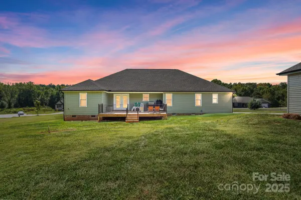 3482 Storybrook LN, Sherrills Ford, NC 28673