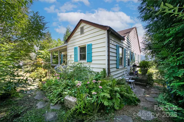 392 Old Hendersonville HWY, Brevard, NC 28712