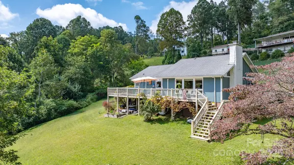 1174 Apple LN, Spruce Pine, NC 28777