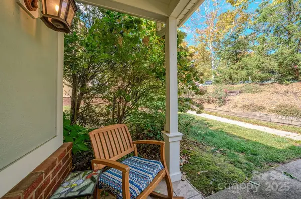 10 Trafalgar CIR, Asheville, NC 28805