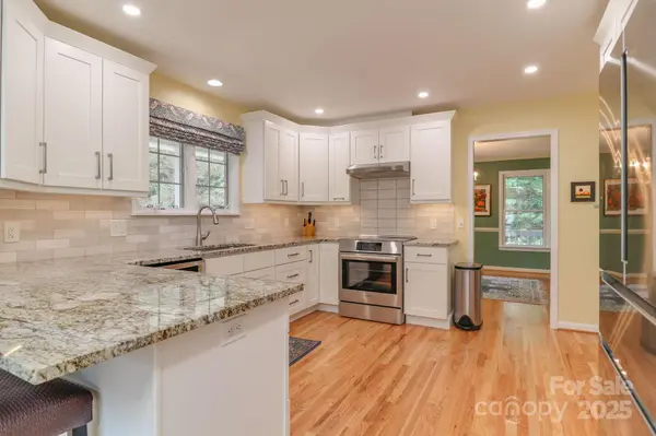 26 Horseshoe TRL, Barnardsville, NC 28709
