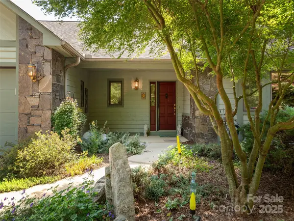 30 Hillcreek DR, Asheville, NC 28804