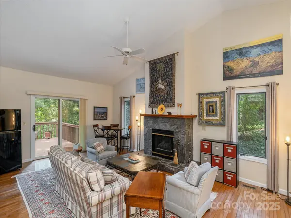 30 Hillcreek DR, Asheville, NC 28804