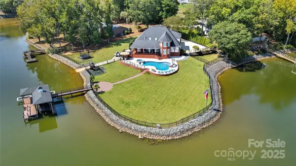 8424 Catawba Cove DR, Belmont, NC 28012