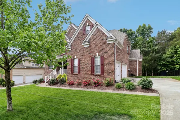9034 Kensington Forest DR, Harrisburg, NC 28075