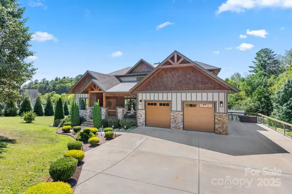 27 Ridge Glen LN, Leicester, NC 28748
