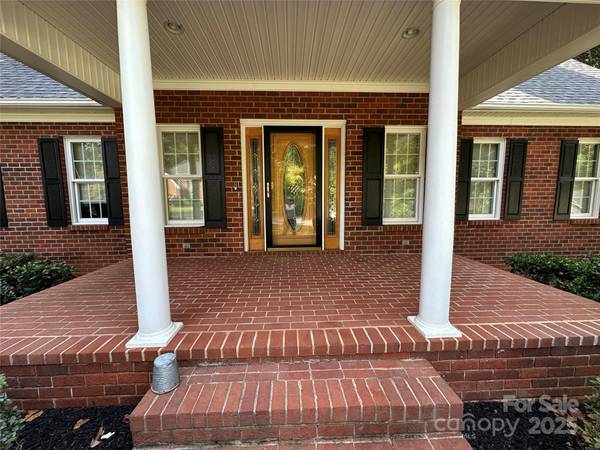 151 Birchwood LN, Mocksville, NC 27028