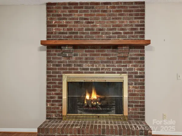 19 Bakers Acres LN, Leicester, NC 28748