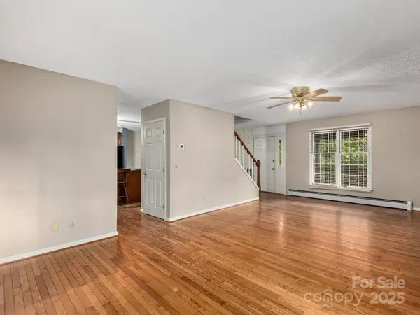 19 Bakers Acres LN, Leicester, NC 28748