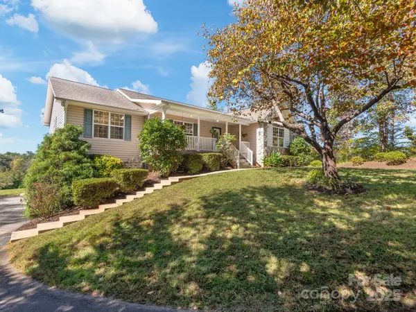 74 Red Maple DR, Weaverville, NC 28787