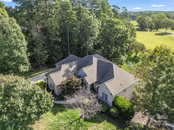 49 Divot CT, Hickory, NC 28601