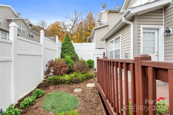 204 Pembrook RD, Swannanoa, NC 28778