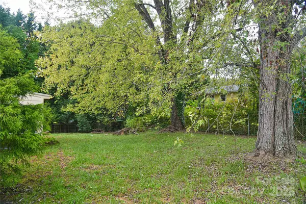 24 Camelot DR, Clyde, NC 28721