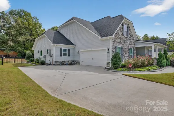 10857 Parkhall DR, Harrisburg, NC 28075