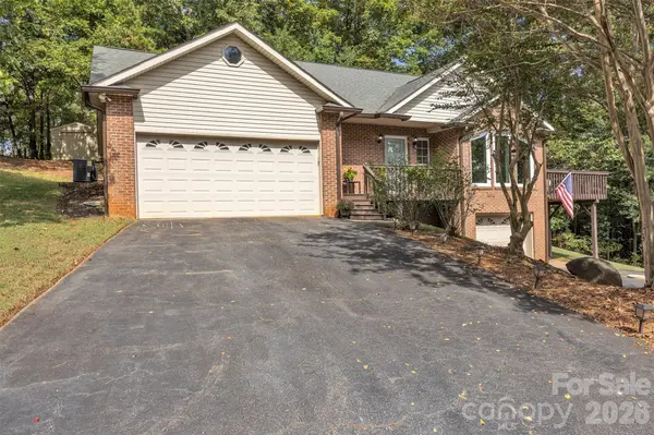 86 Sharon Valley DR, Hickory, NC 28601