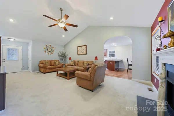 1611 Mayfair DR, Conover, NC 28613
