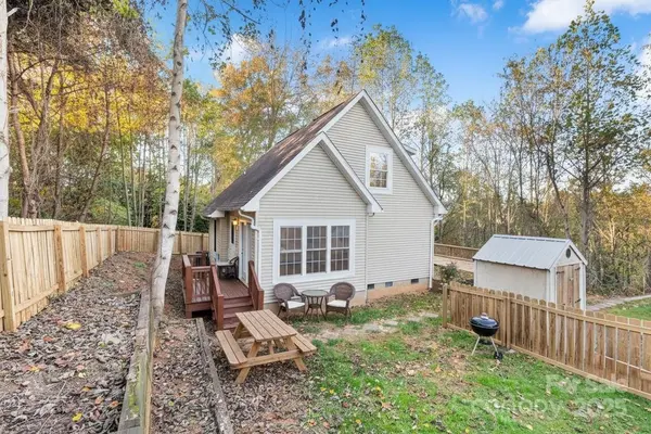 124 Sleepy Forest DR, Leicester, NC 28748