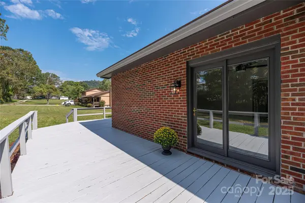 133 Little Pine DR, Fletcher, NC 28732