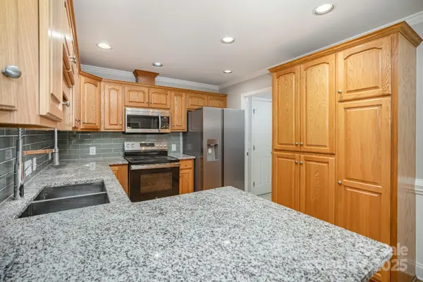 1665 Red Bird CIR, Concord, NC 28025