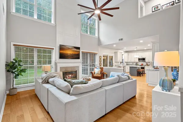 15719 Prestwoods LN, Huntersville, NC 28078