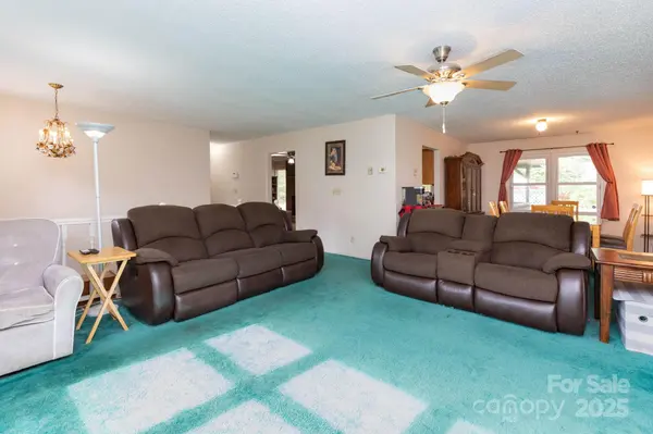 84 High Country RD, Weaverville, NC 28787