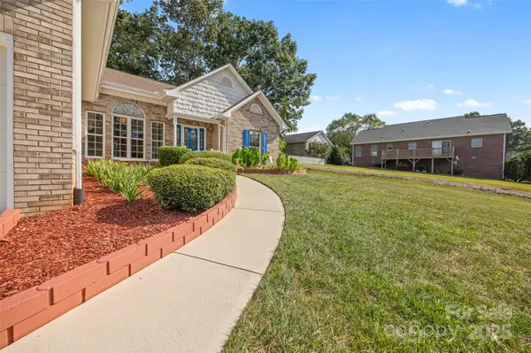 1447 34th Avenue LN NE, Hickory, NC 28601