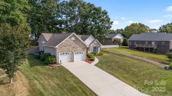 1447 34th Avenue LN NE, Hickory, NC 28601
