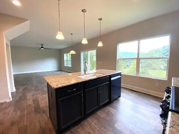 140 Mayflower CT, Waynesville, NC 28785