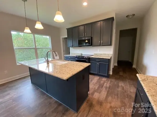 140 Mayflower CT, Waynesville, NC 28785