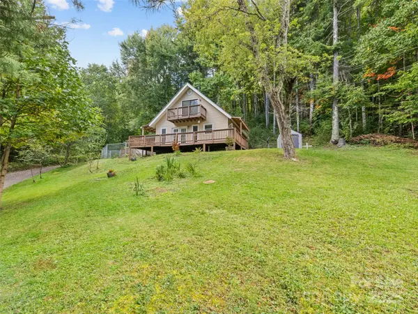 128 Rome Beauty RD, Waynesville, NC 28785
