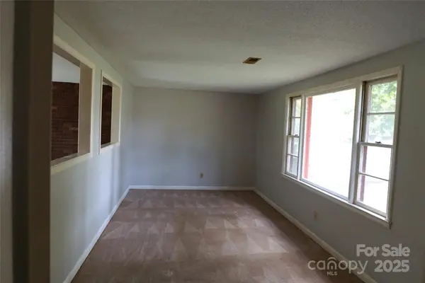 1605 3rd ST NE, Conover, NC 28613
