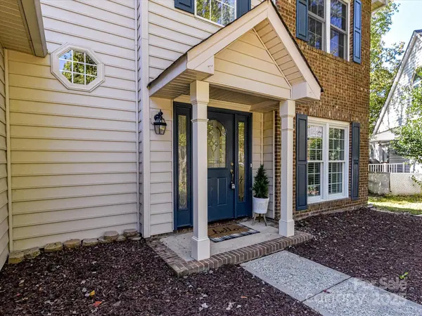 126 Lake Davidson CIR, Davidson, NC 28036