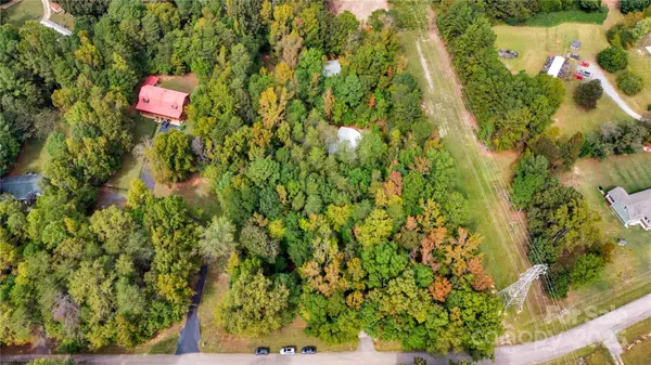 6310 Four Knights LN, Clover, SC 29710
