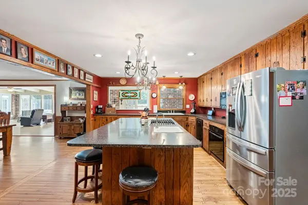 548 Lakenheath LN, Matthews, NC 28105