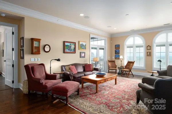 288 Macon AVE #103, Asheville, NC 28804