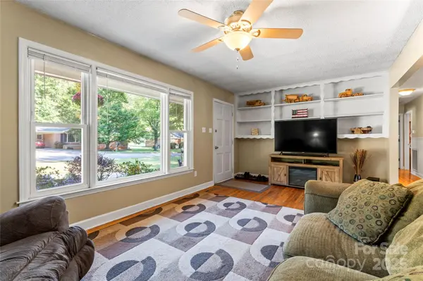 307 Meadowood CIR, Kannapolis, NC 28081
