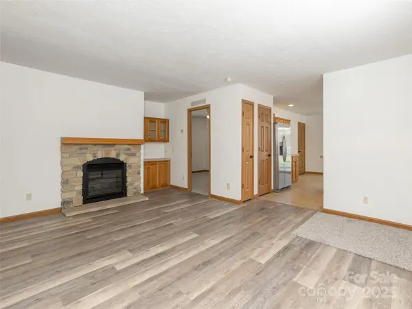 97 Hoopers Creek RD, Fletcher, NC 28732