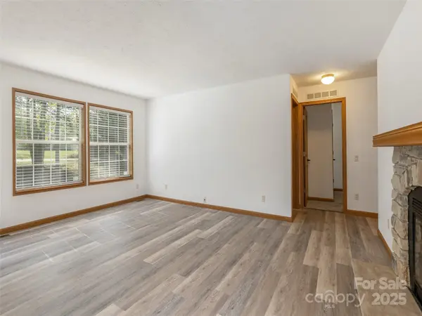 97 Hoopers Creek RD, Fletcher, NC 28732