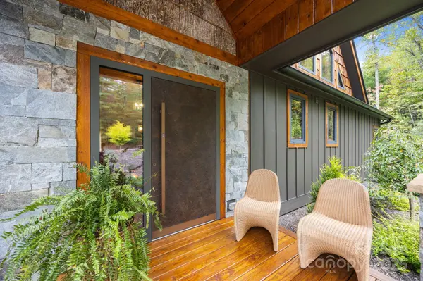 91 Boone Cove RD, Zirconia, NC 28790