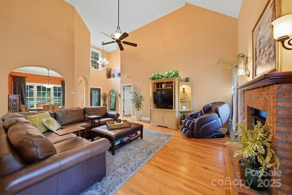 5005 Woodwinds DR NE, Hickory, NC 28601