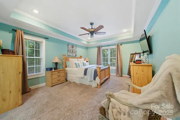 5005 Woodwinds DR NE, Hickory, NC 28601